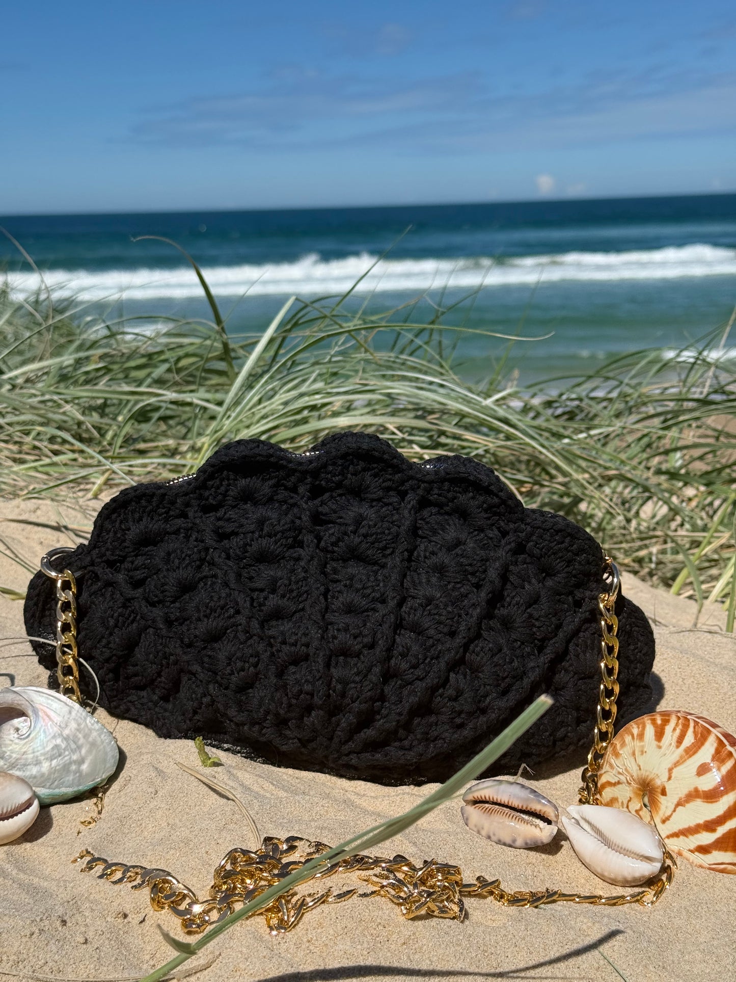 Arabella clam shell black