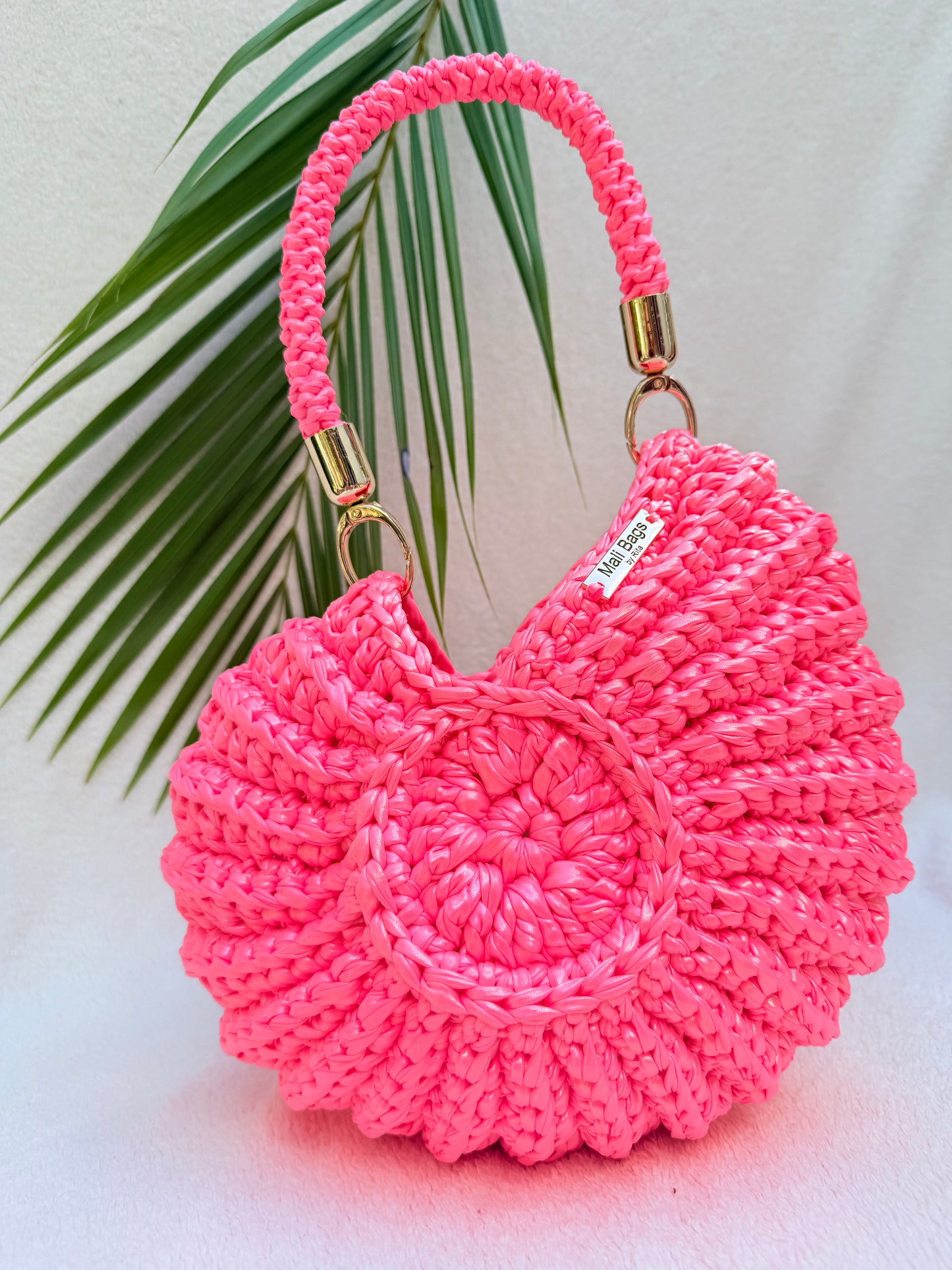 Ariel round shell neon pink