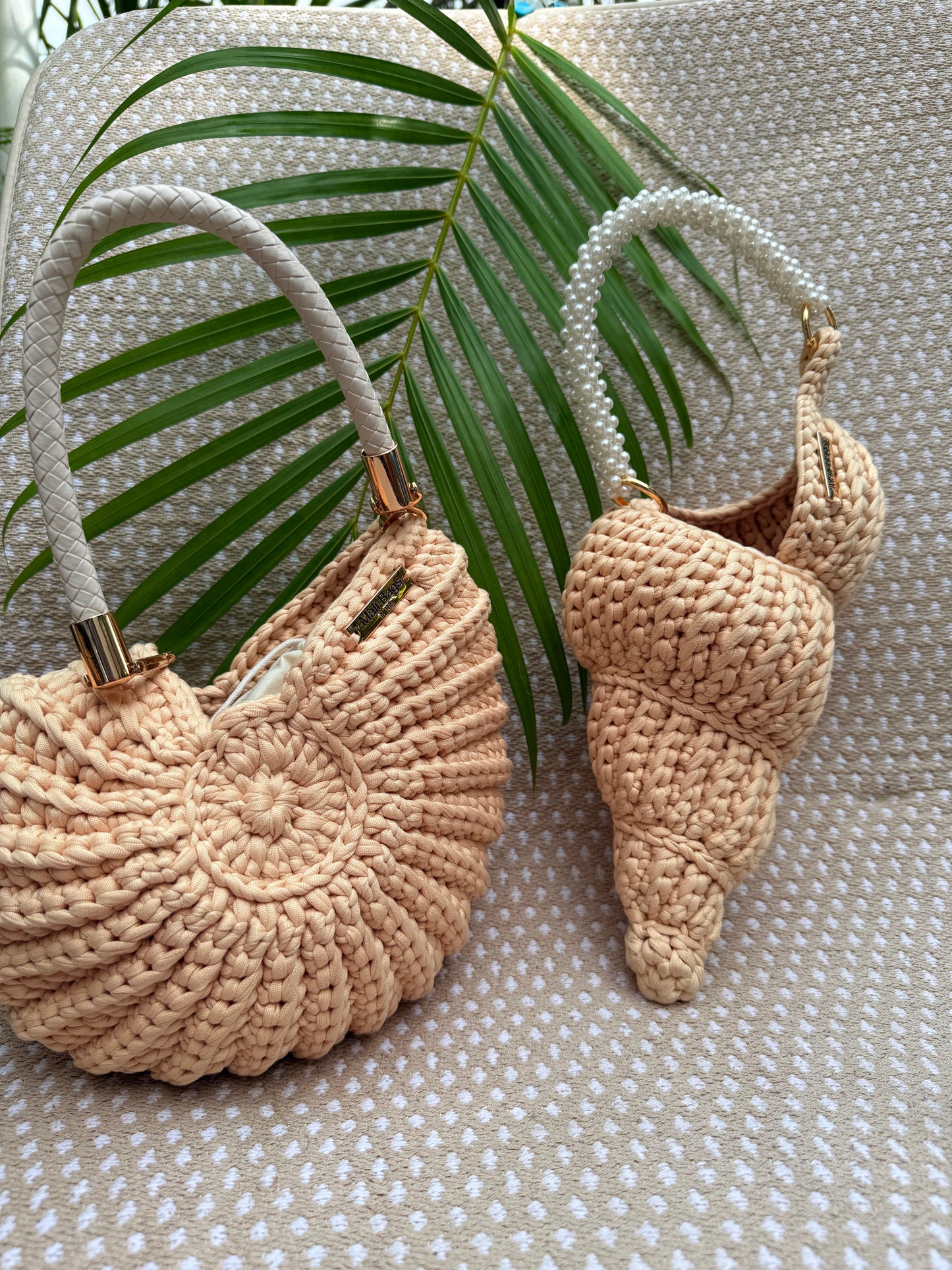 Ariel round seashell sand colour