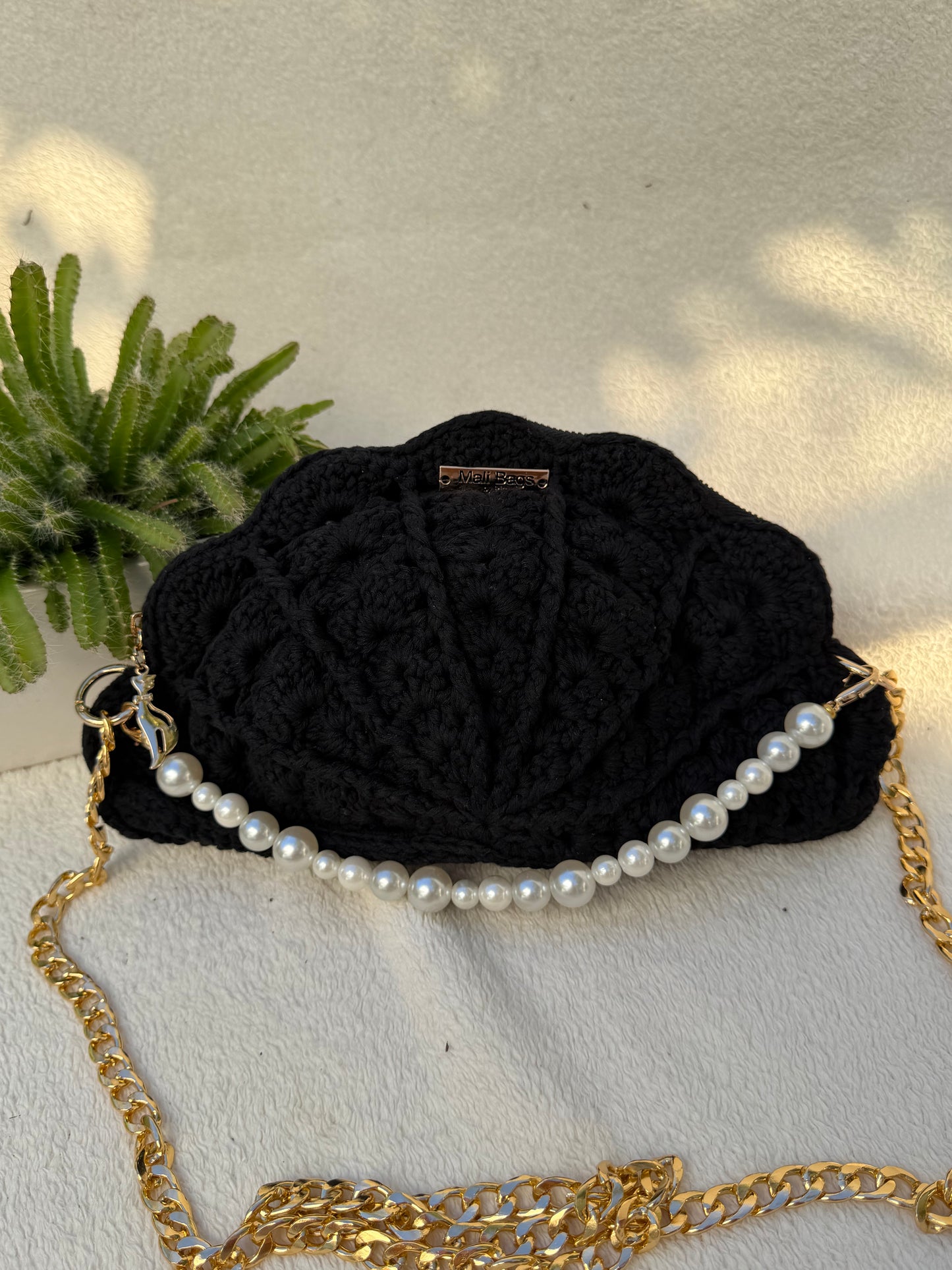 Arabella clam shell black