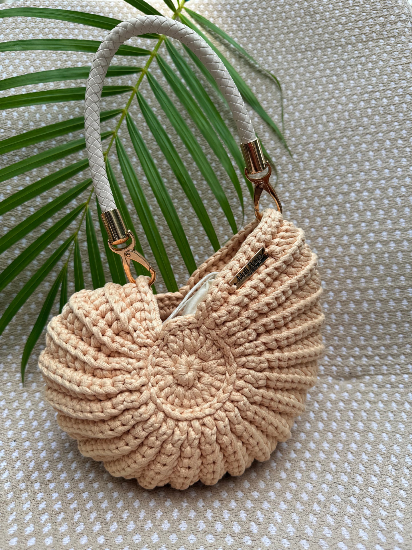 Ariel round seashell sand colour