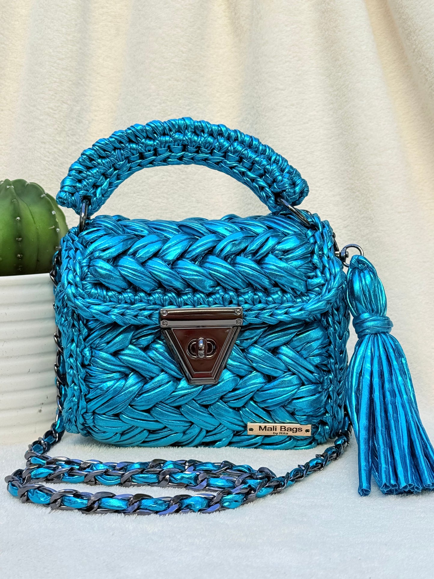 Isla metallic blue premium yarn
