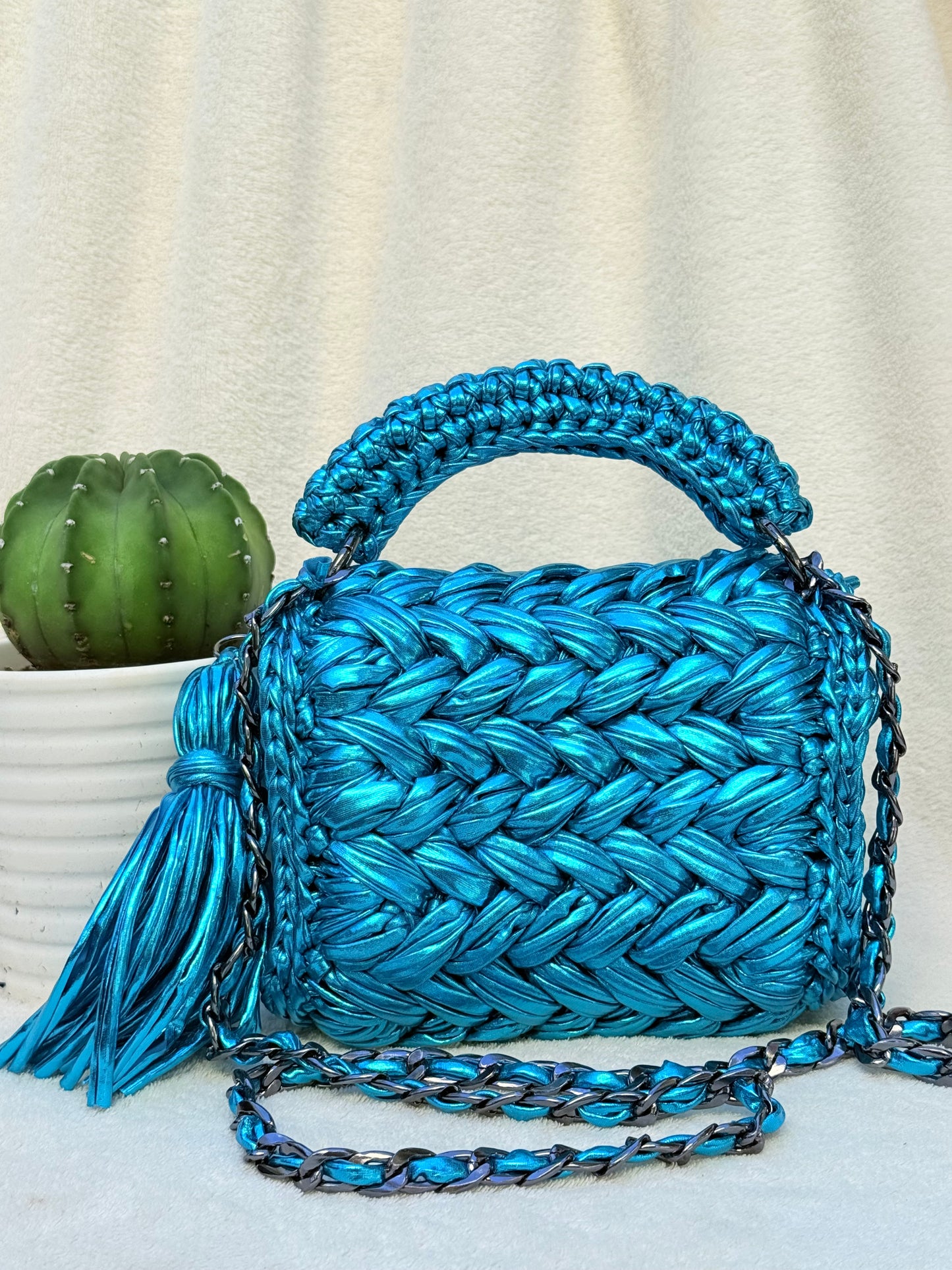 Isla metallic blue premium yarn