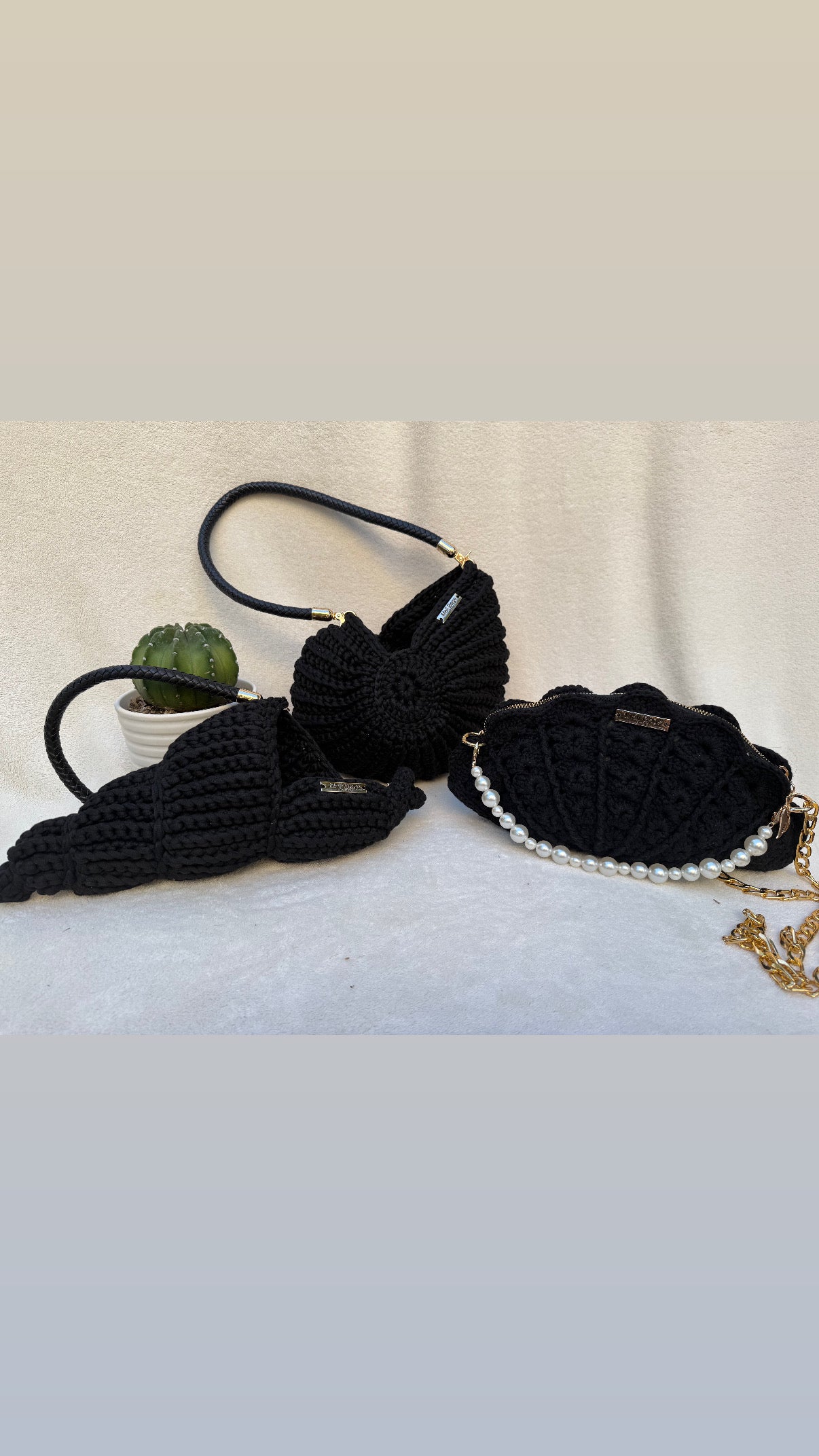 Ariel cone black seashell bag