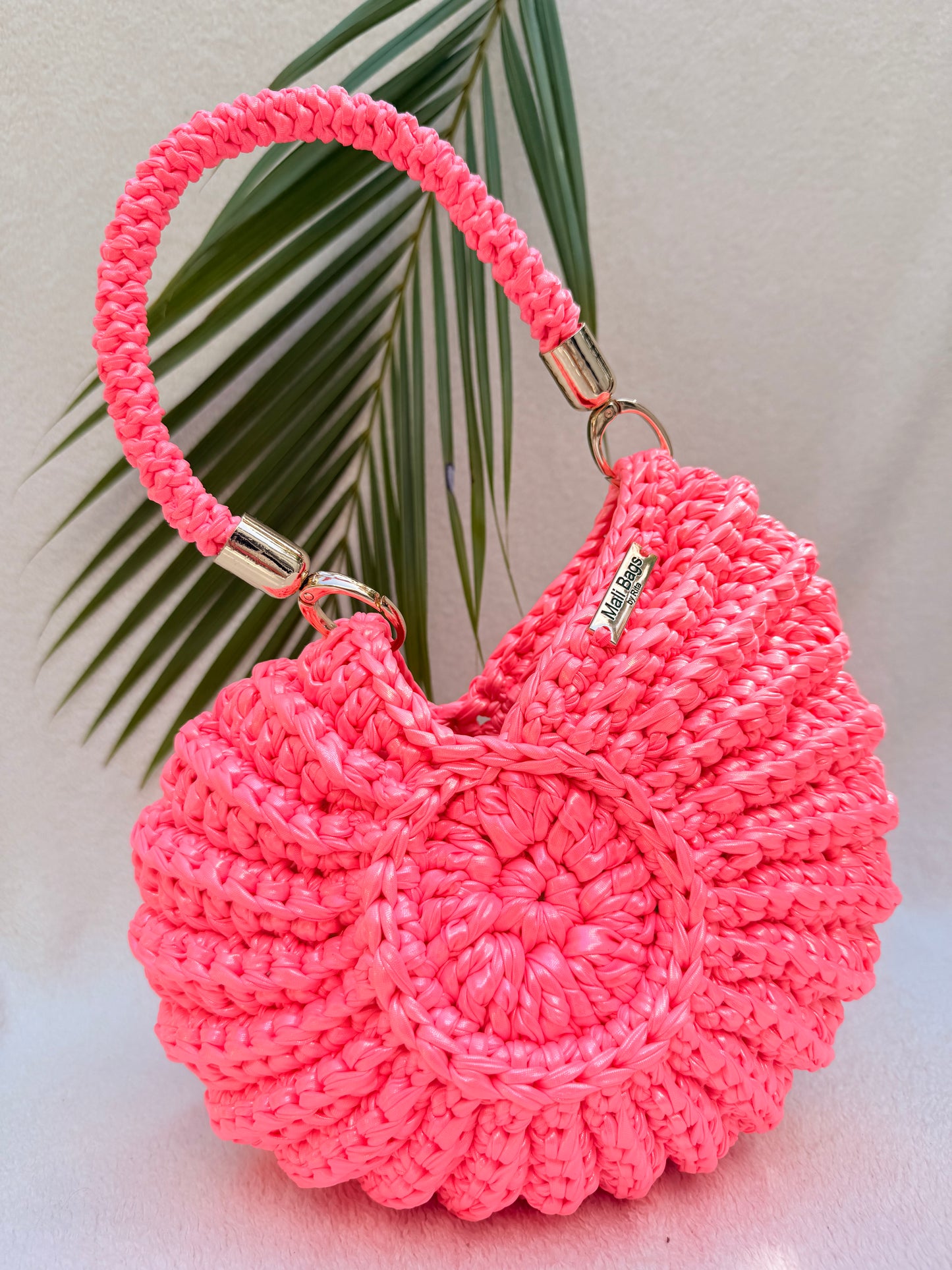 Ariel round shell neon pink