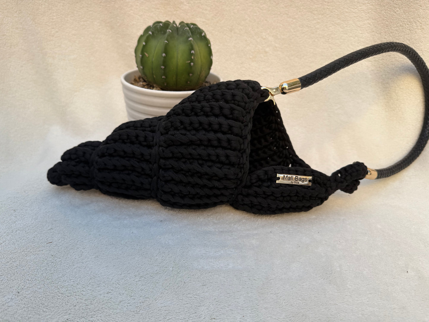 Ariel cone black seashell bag