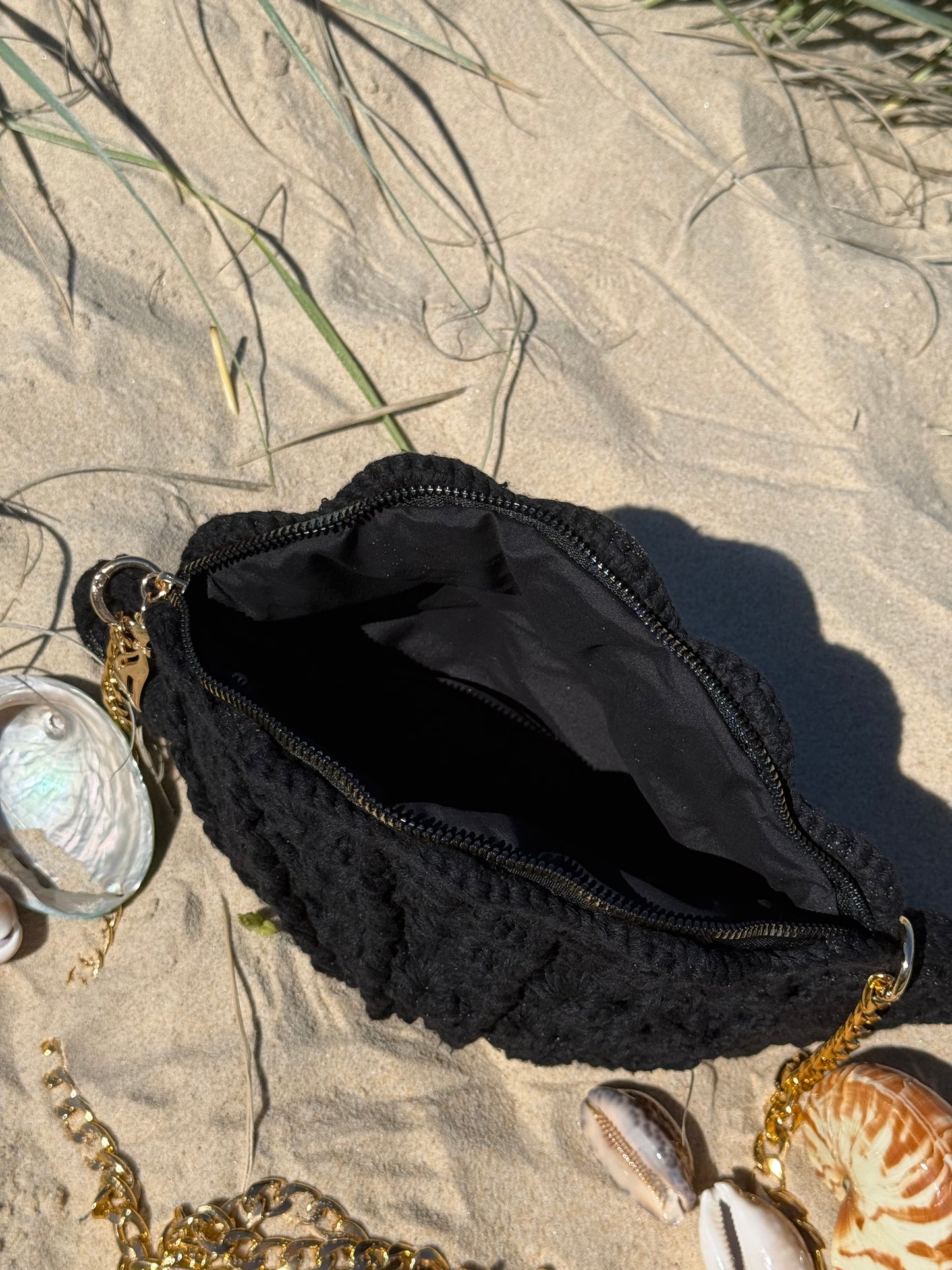 Arabella clam shell black