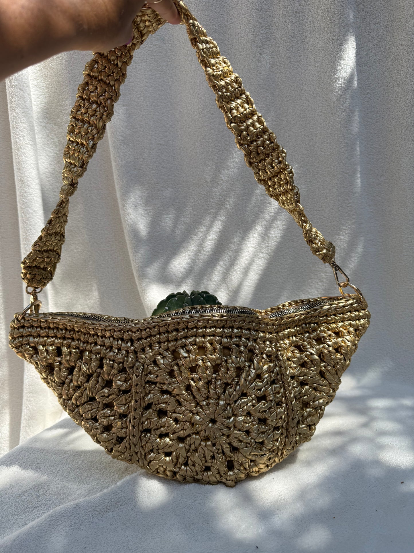 Luna shoulder bag in Gold