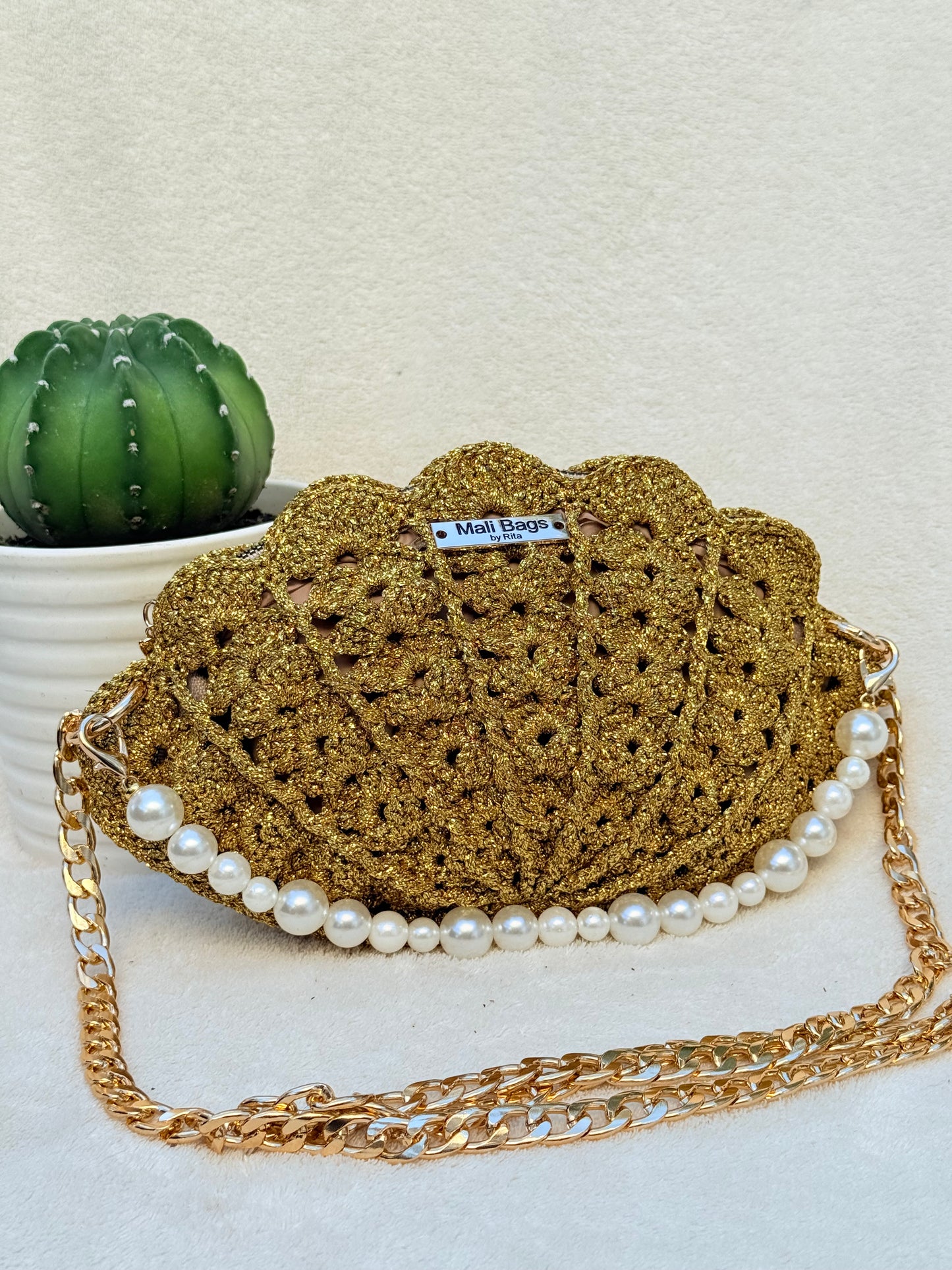 Arabella clam shell GOLD
