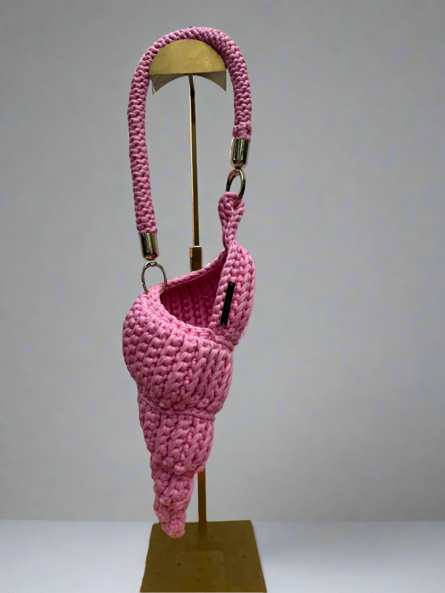 Ariel cone seashell in Pink cotton candy