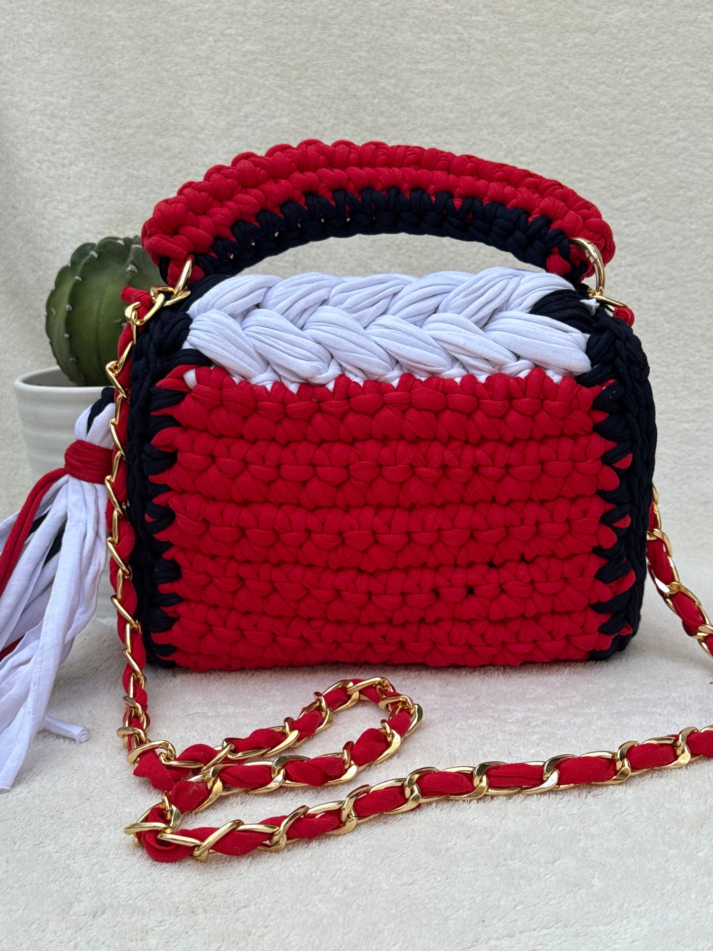 Tommy Hilfiger fashion bag