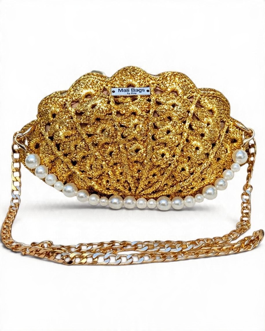 Clam Shell in Gold
