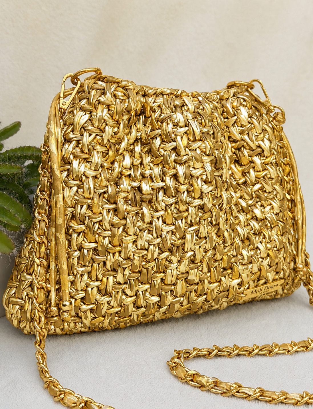 Carol pouch bag in Gold