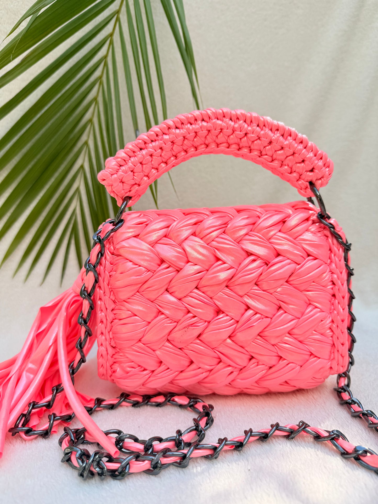 Isla pink Neon Premium Yarn