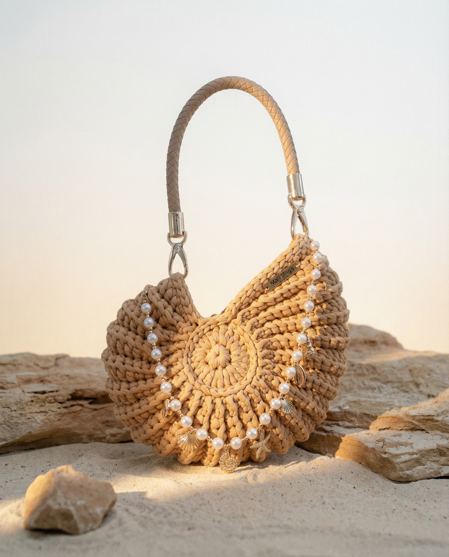 Ariel round seashell sand colour