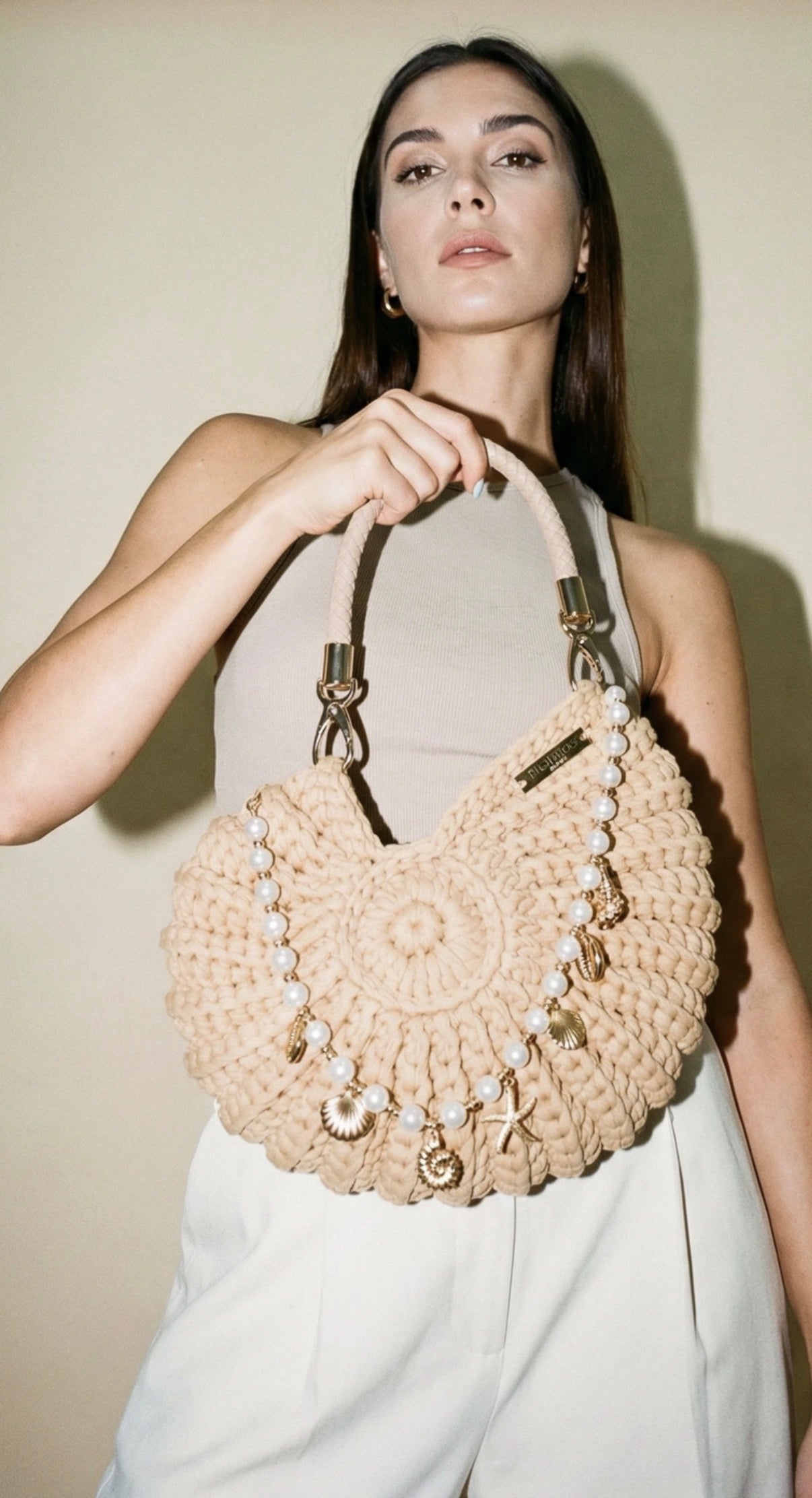 Ariel round seashell sand colour