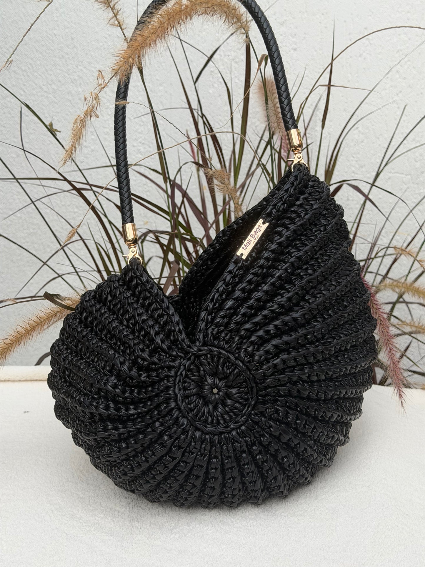 XXL Ariel seashell black faux leather