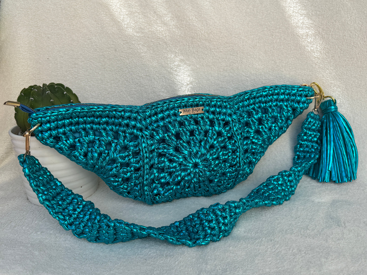 Luna shoulder bag electric blue