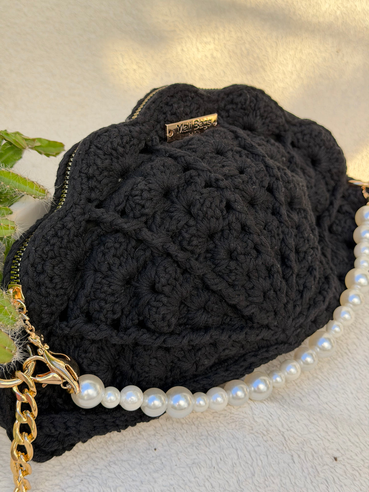Clam Shell in Black-thumbmail-3