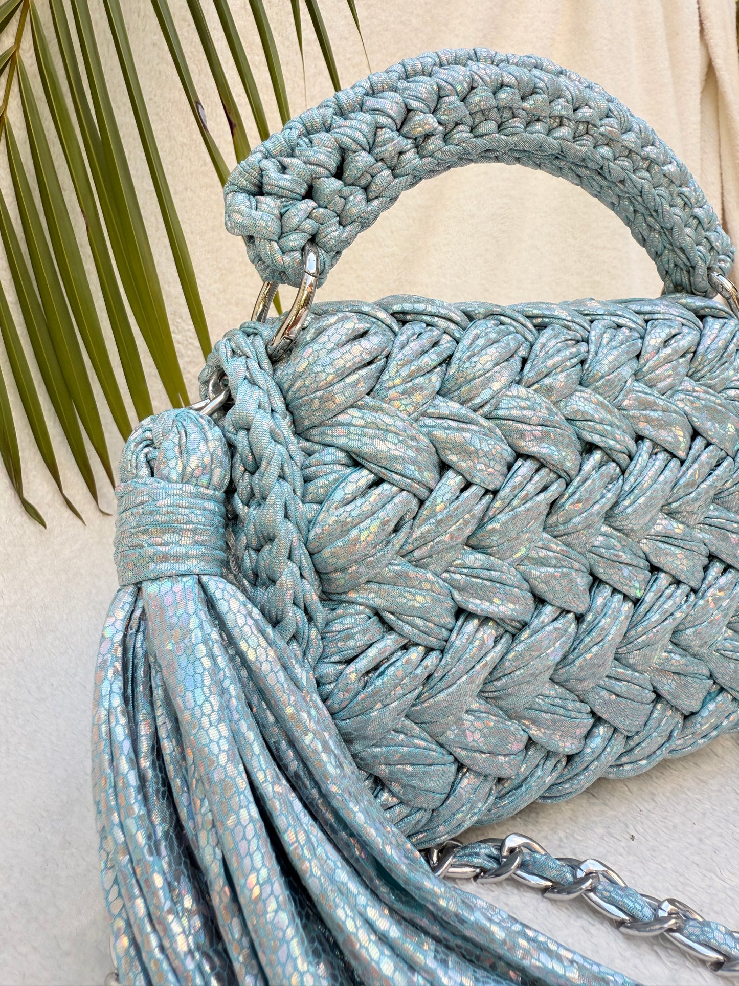 Isla light blue iridescent snake [Limited Edition]