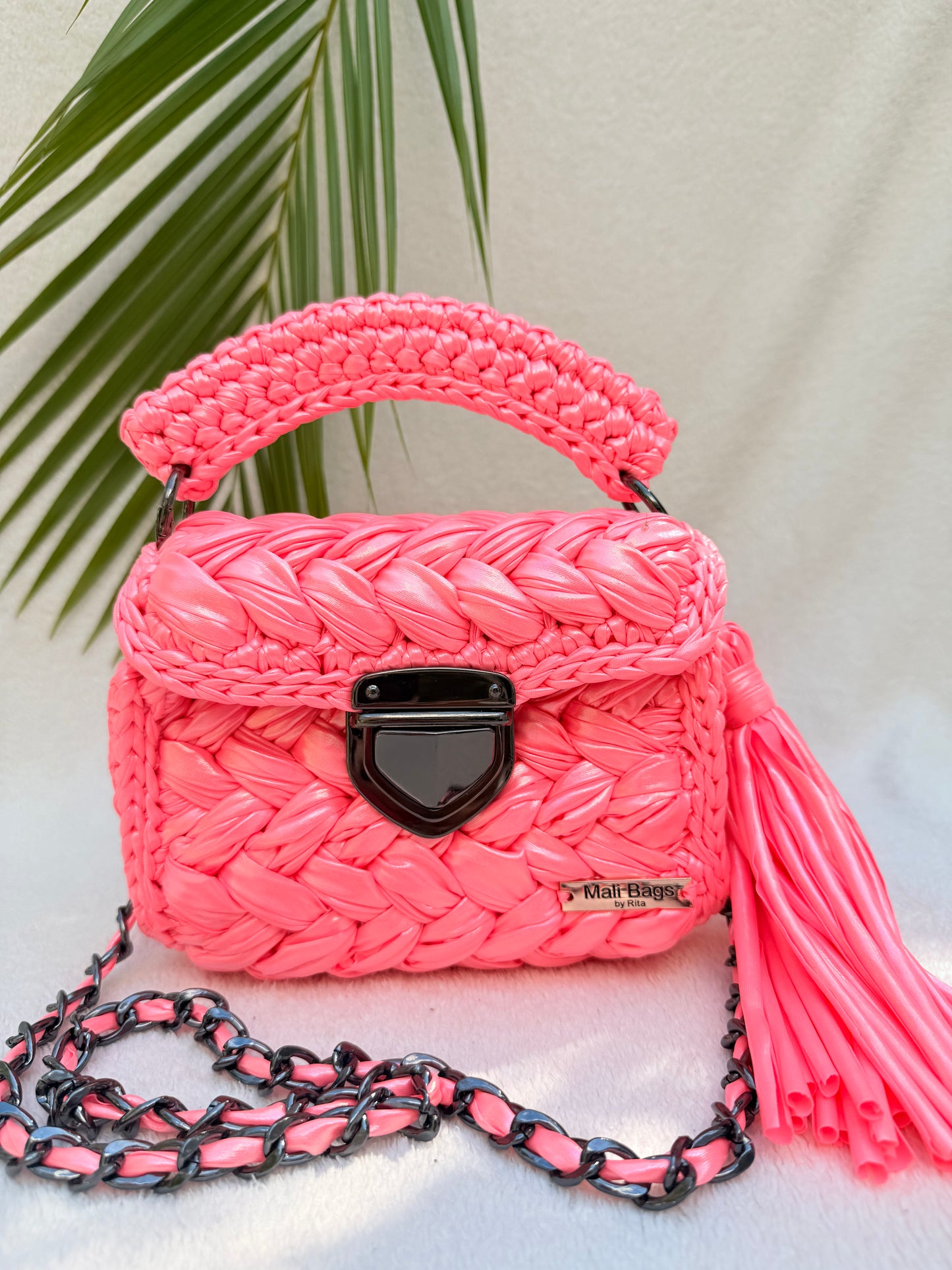 Isla pink Neon Premium Yarn