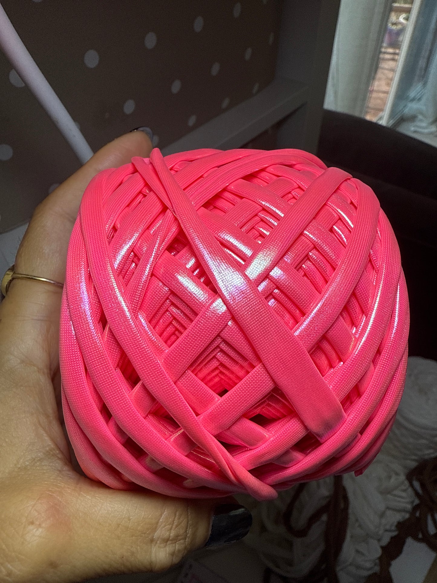 Ariel round shell neon pink