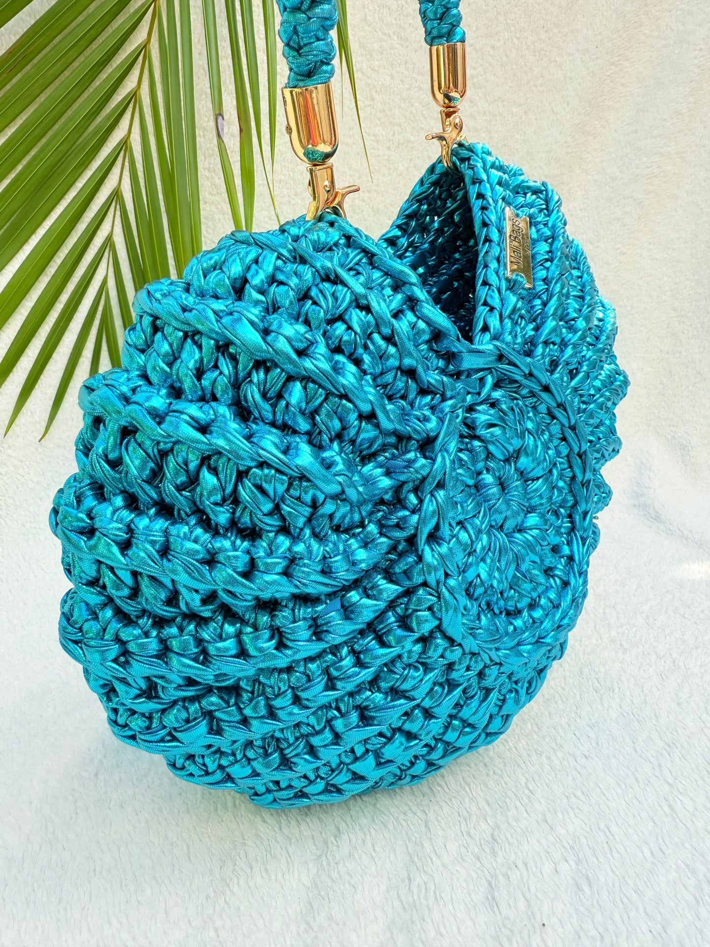 Ariel round shell electric blue premium yarn
