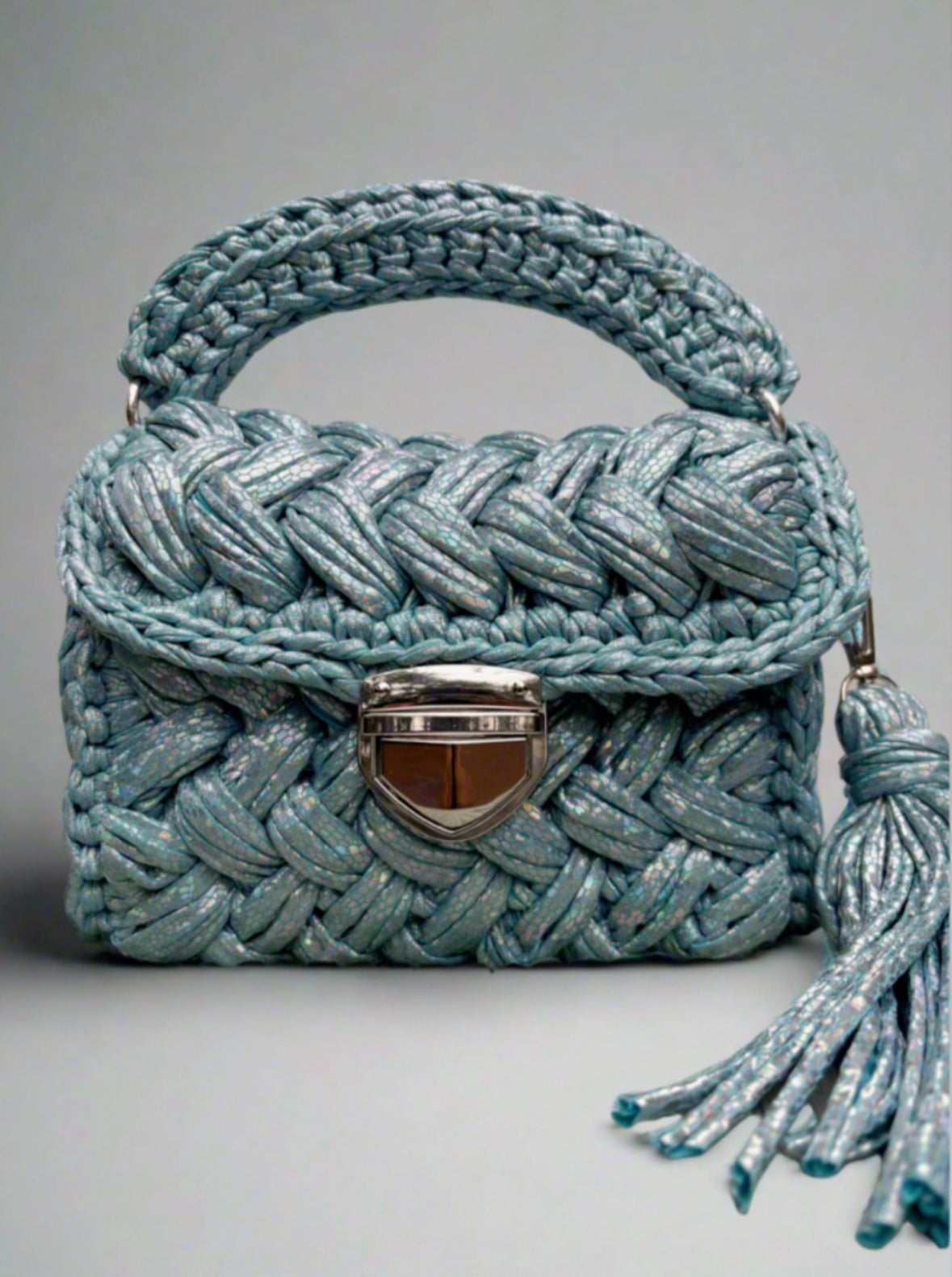 Isla light blue iridescent snake [Limited Edition]