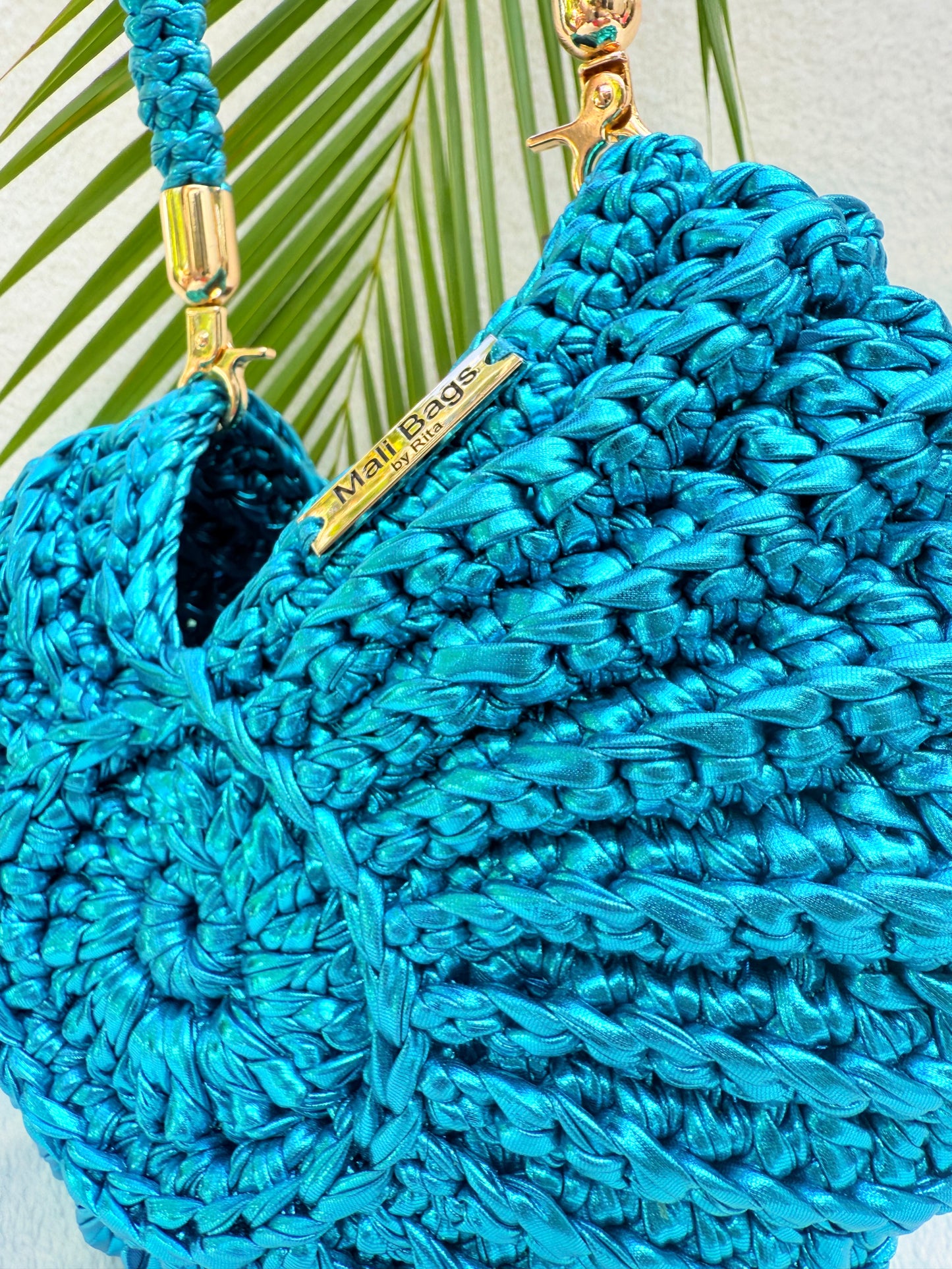 Ariel round shell electric blue premium yarn