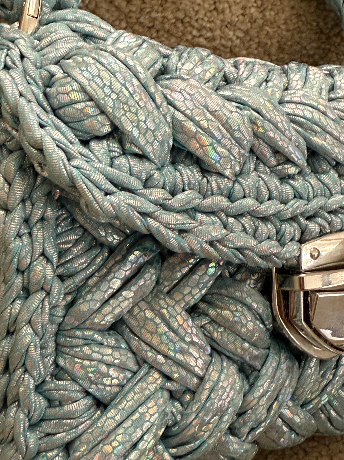 Isla light blue iridescent snake [Limited Edition]