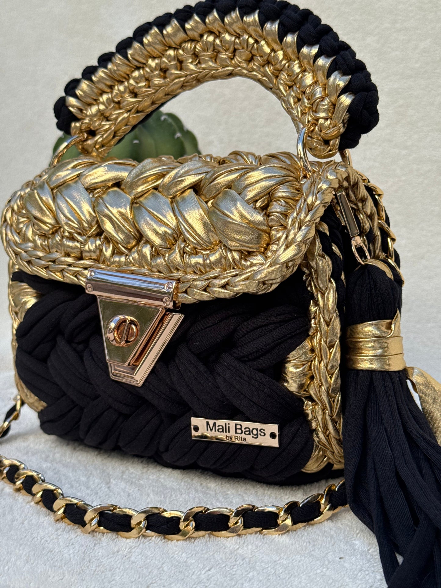 Aurora black premium yarn