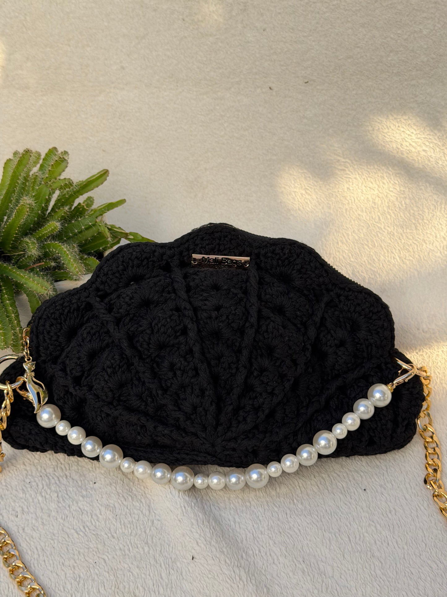 Arabella clam shell black