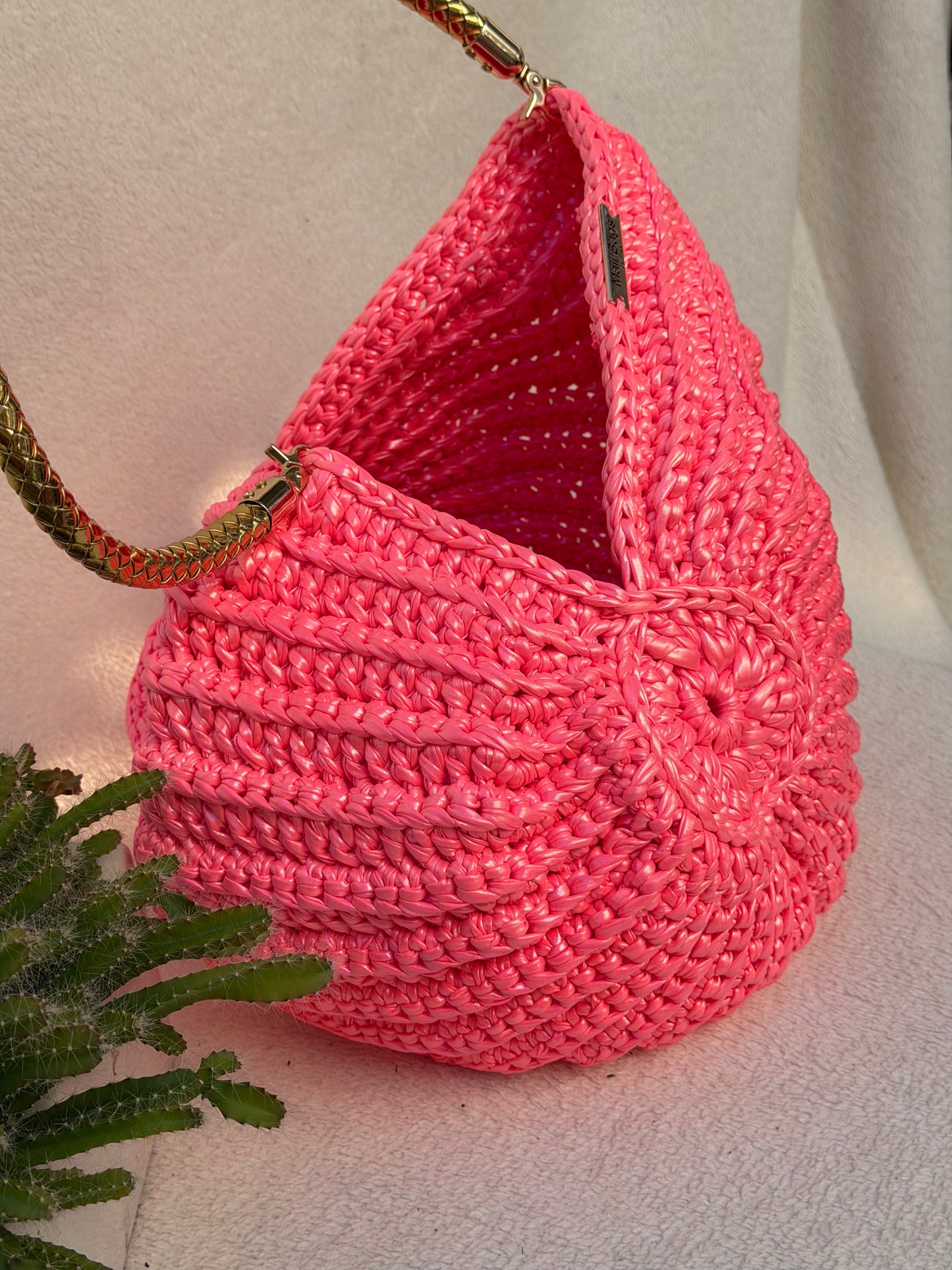 XXL Ariel seashell Neon Pink