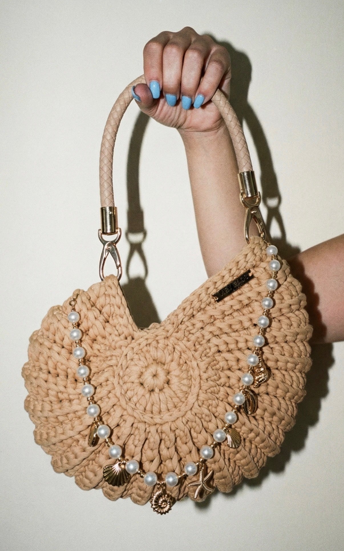 Ariel round seashell sand colour