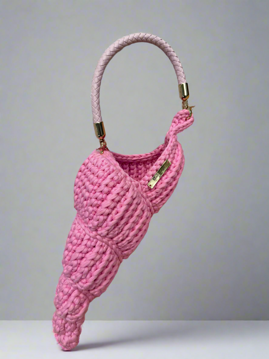 Ariel cone seashell in Pink cotton candy
