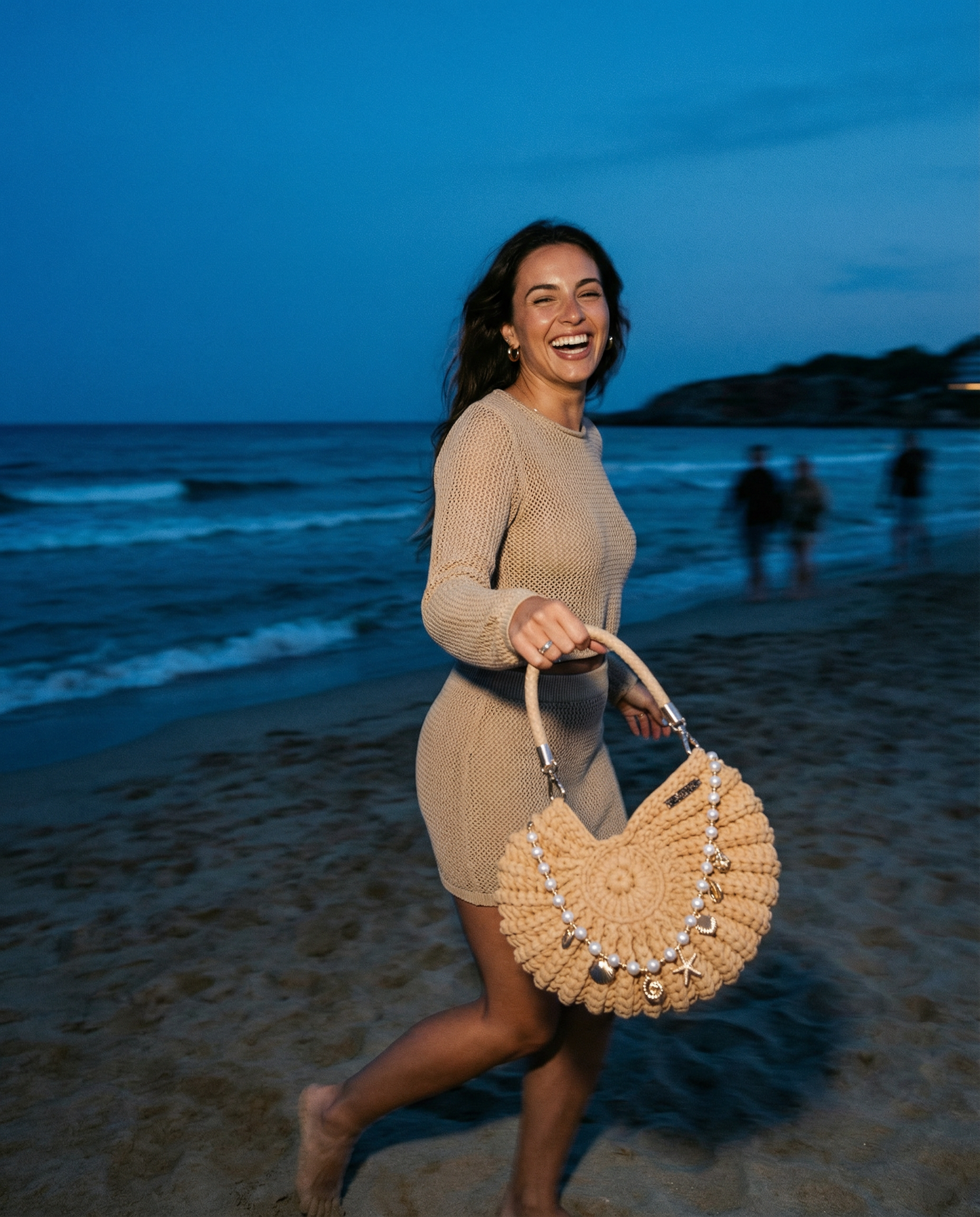 Ariel round seashell sand colour