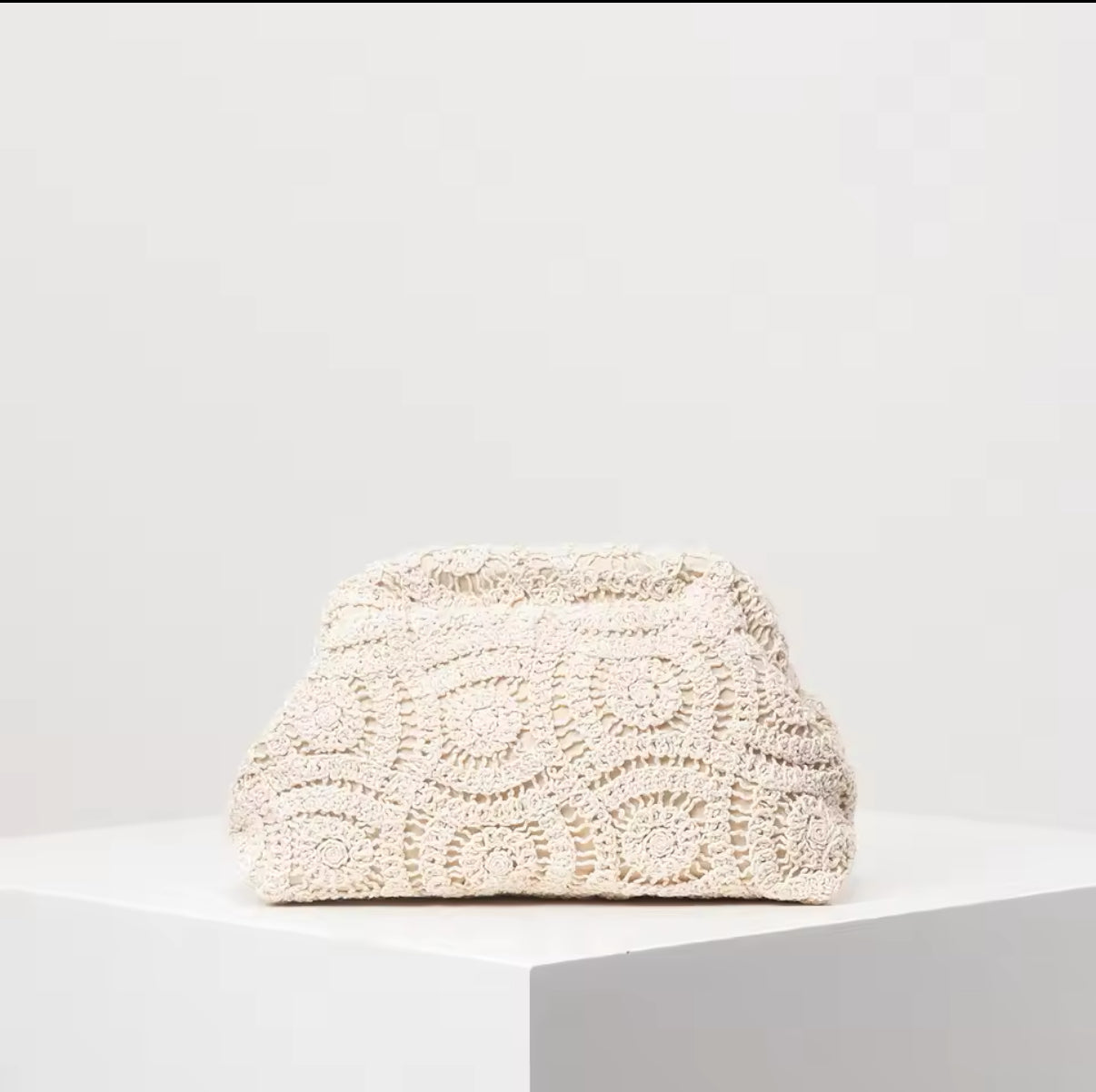Nala crochet clutch