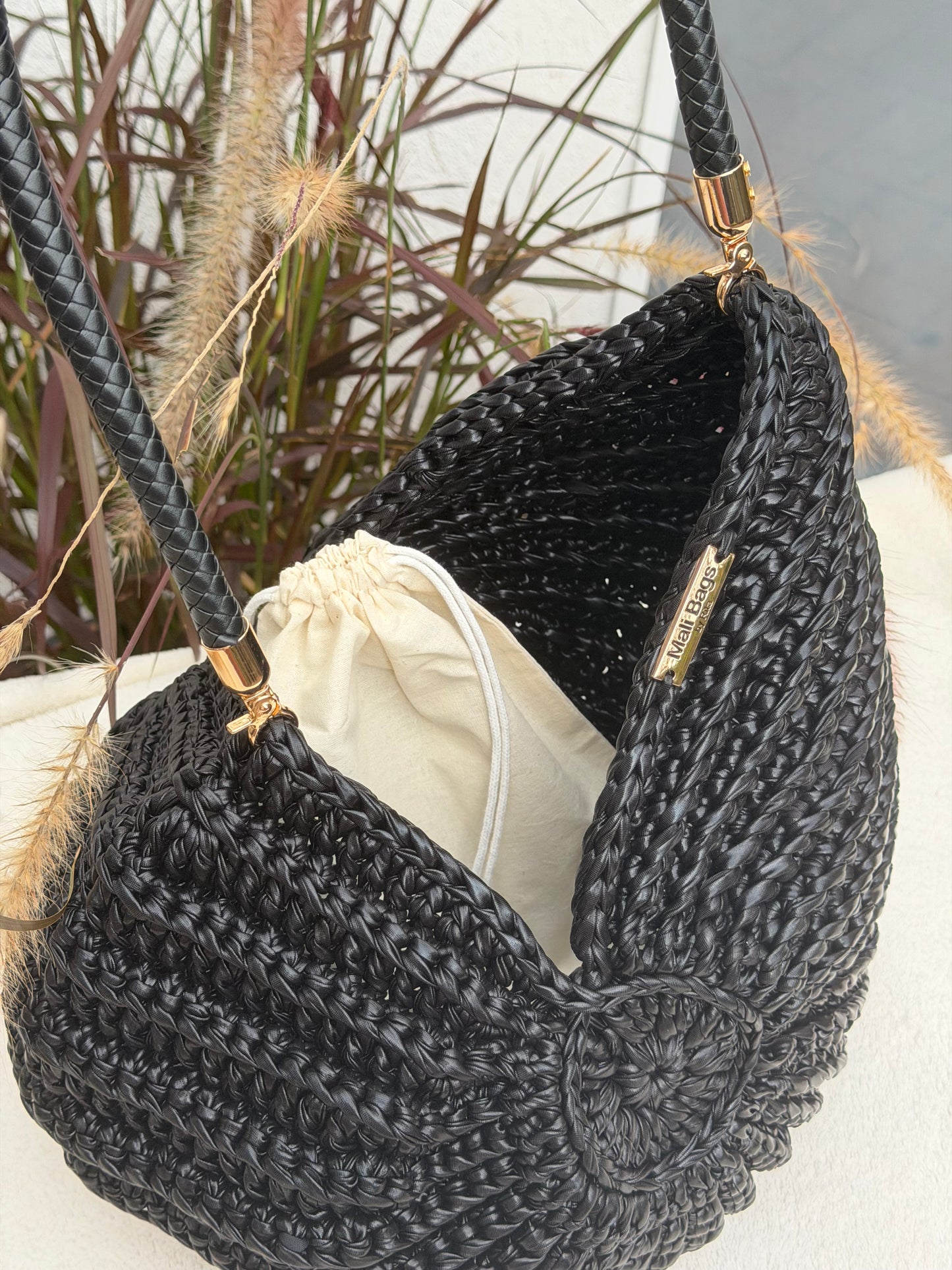 XXL Ariel seashell black faux leather