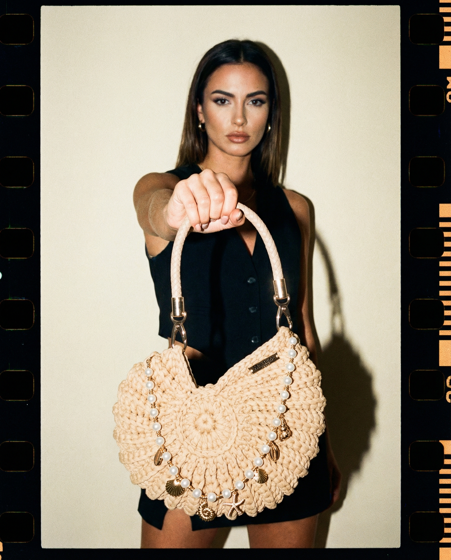 Ariel round seashell sand colour