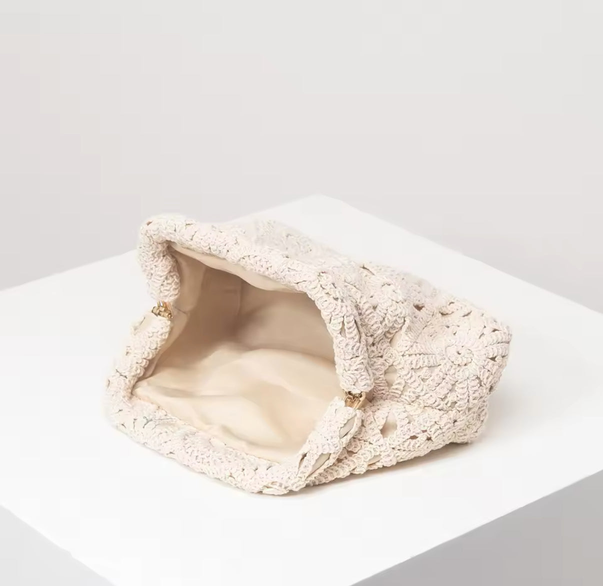 Nala crochet clutch