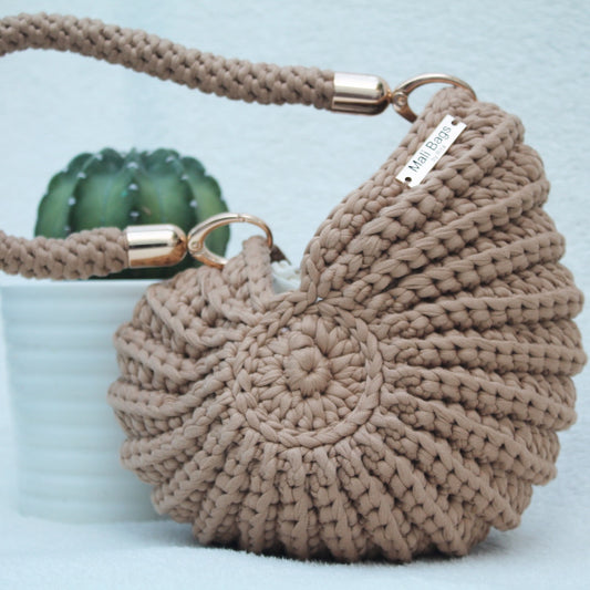 Ariel round seashell sand colour