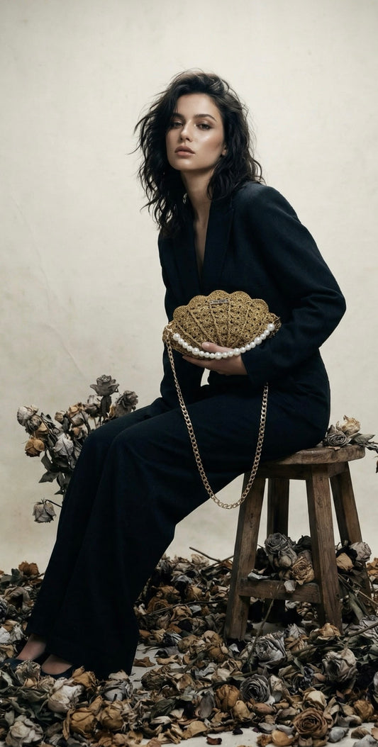 Arabella clam shell GOLD