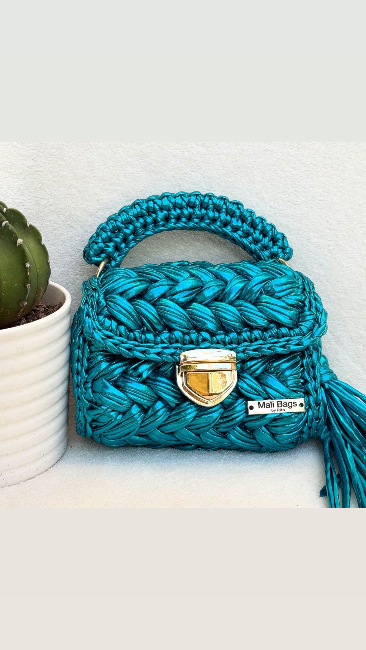 Isla metallic blue premium yarn