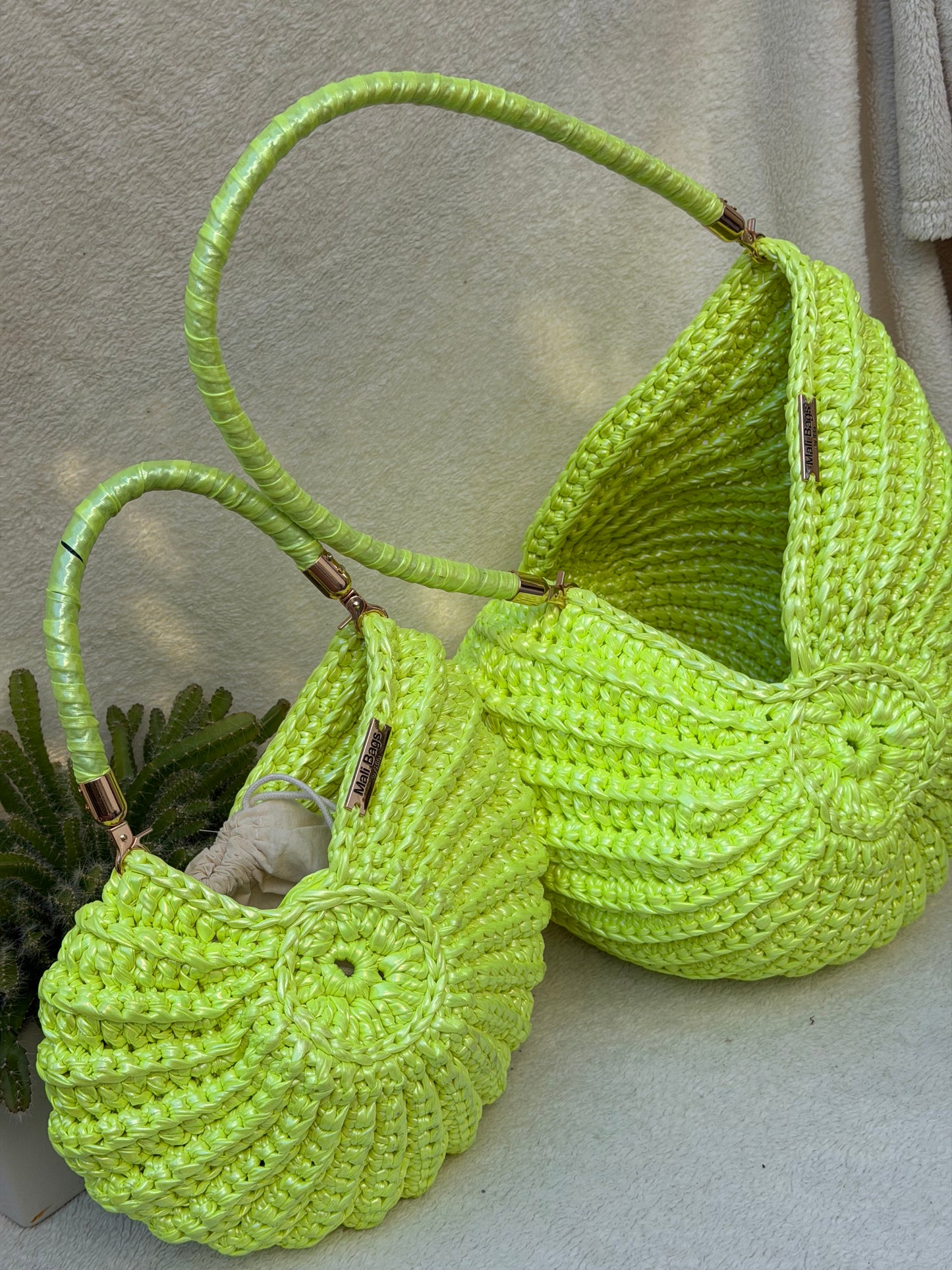 XXL Ariel seashell yellow Neon