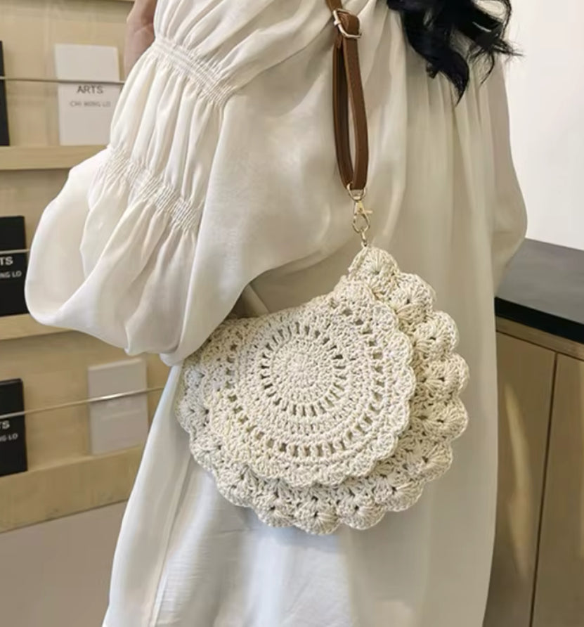 Maria beige crochet bag
